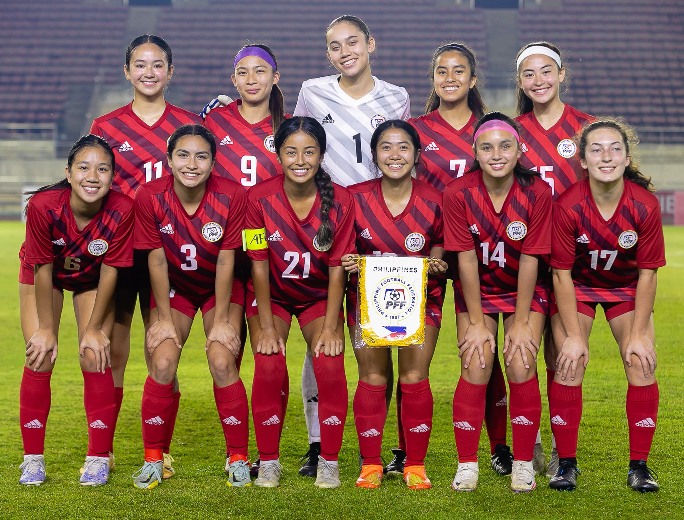 kylie anne yap poses with her philippines national team teammates for a team photo 